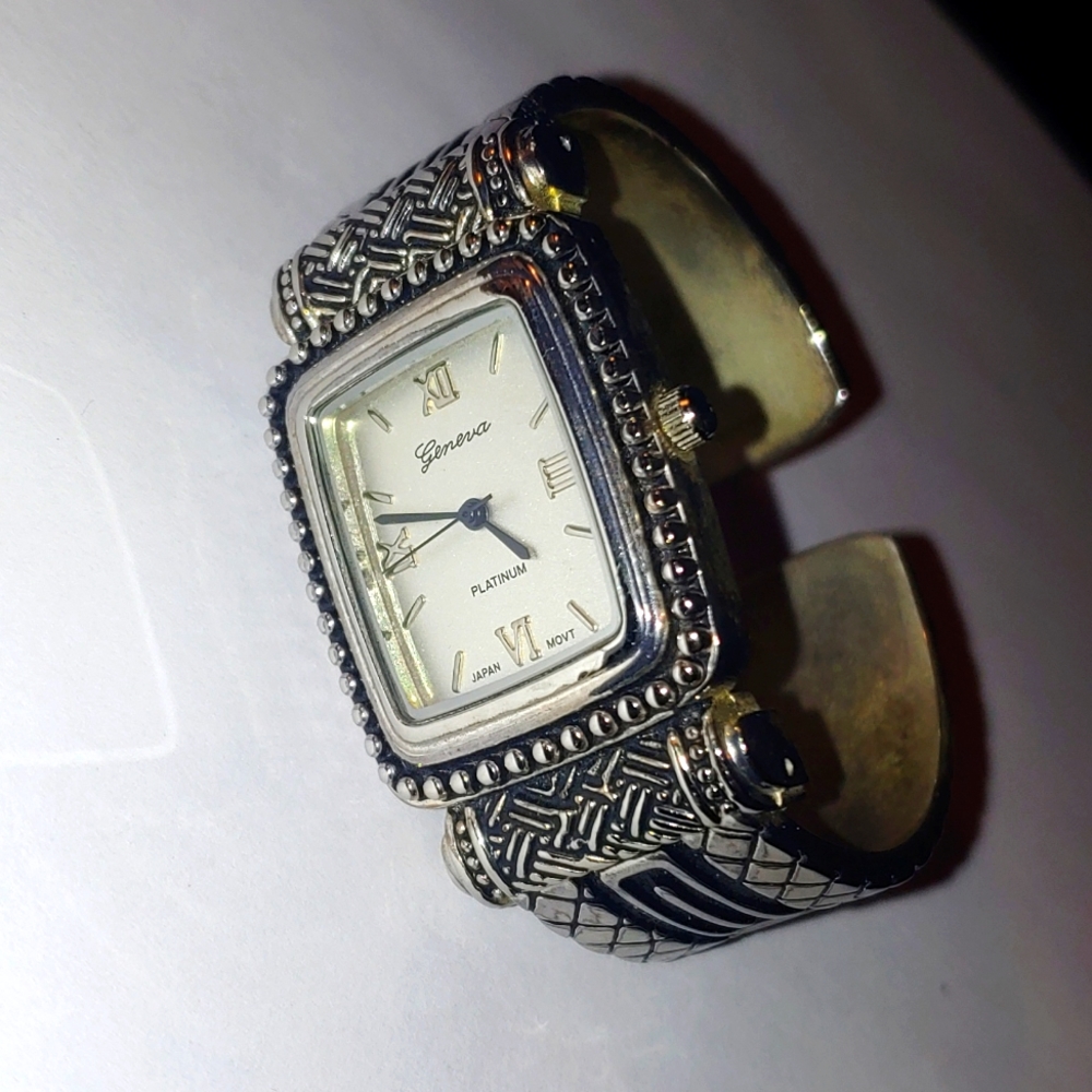 Beautiful ladies Geneva Platinum watch #6049